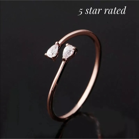Jewelry - ⭐️Rose gold and crystal ring